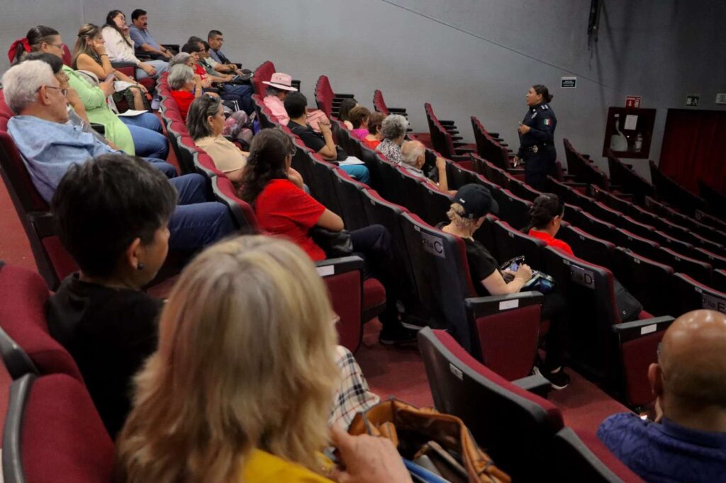 Imparten plática sobre fraudes y delitos cibernéticos a adultos mayores