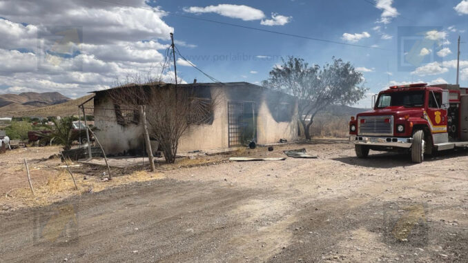 Incendio consume vivienda en el Ejido Labor de Terrazas; temen por adulto mayor