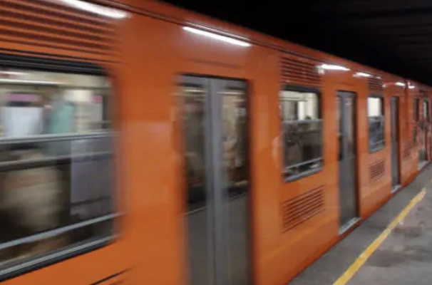 Alta afluencia de usuarios en varias líneas del Metro de la CDMX