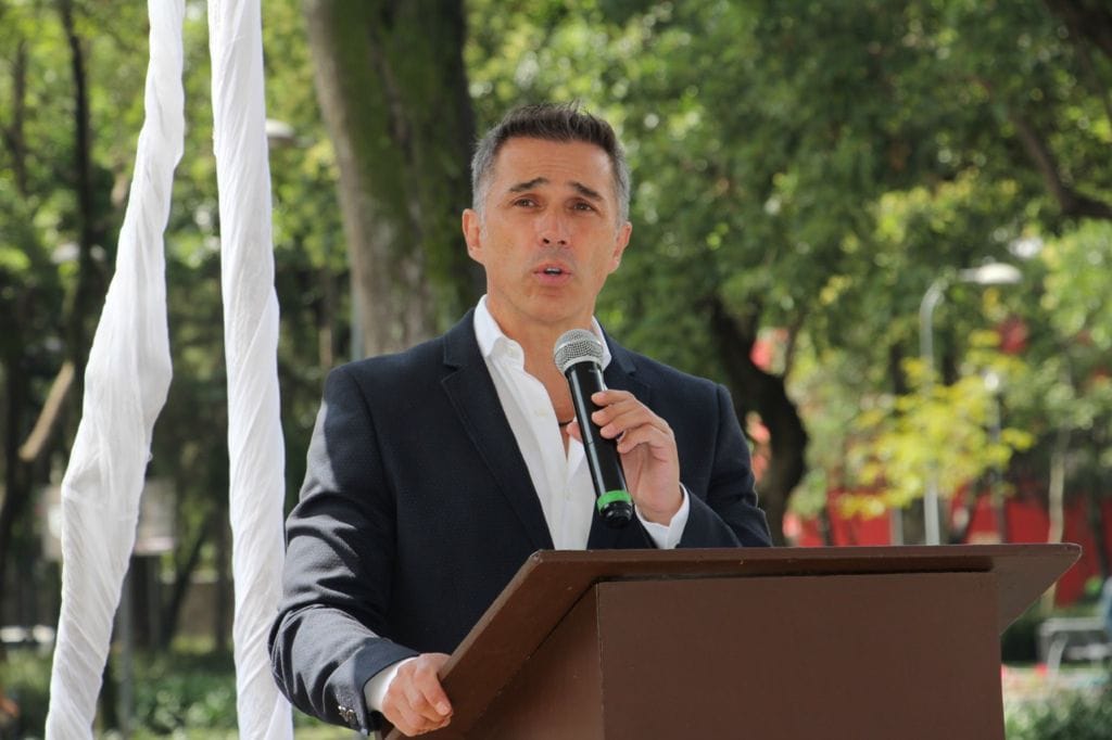 Sergio Mayer renuncia a Morena