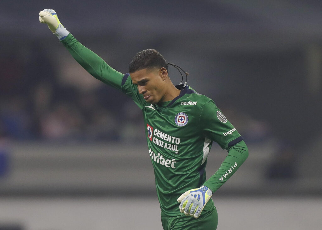 Cruz Azul respalda al colombiano Kevin Mier para jugar la final a pesar de sus errores