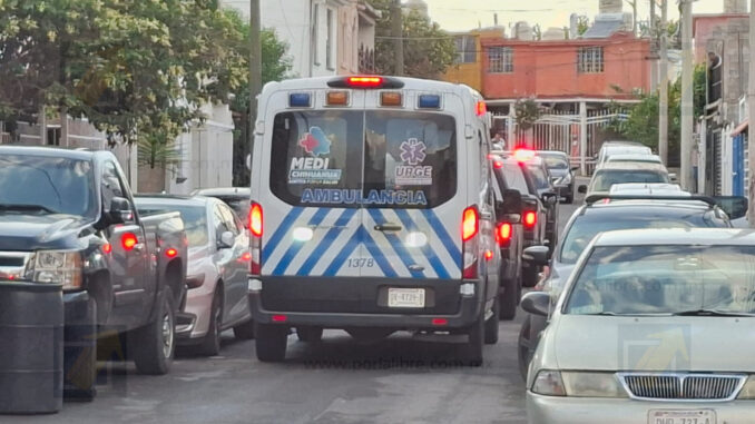 Disparan a ciudadano frente a su casa en la colonia El Saucito; presumen se trata de un policía