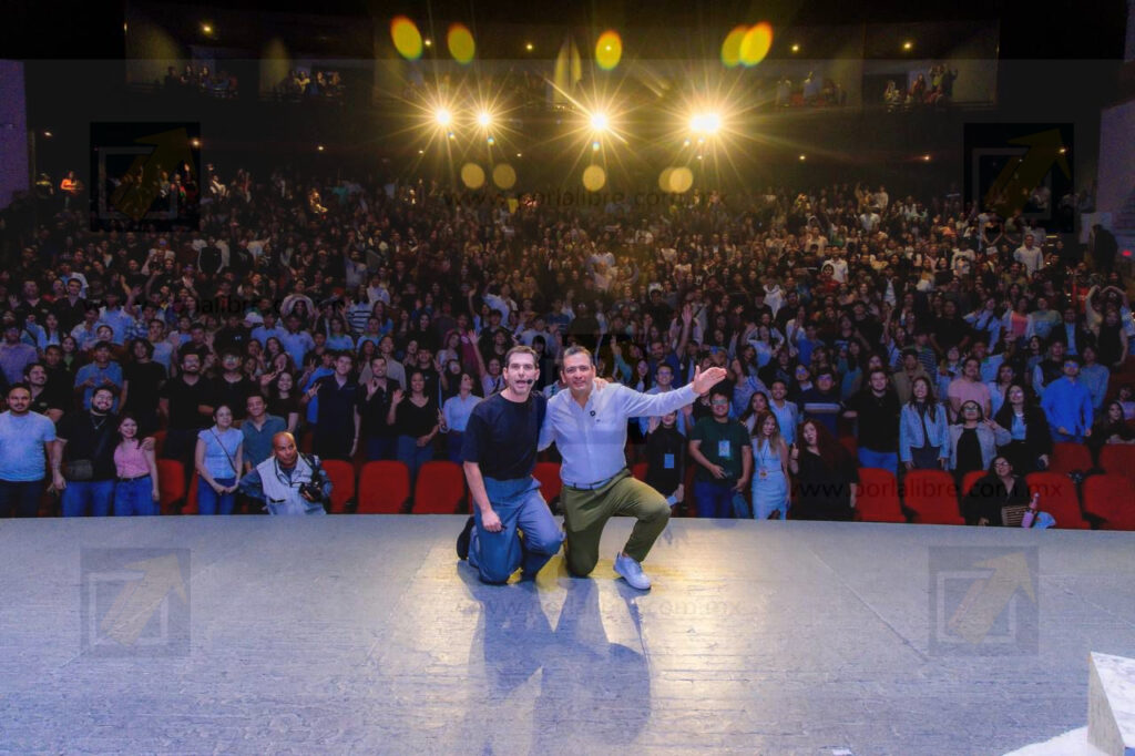 Arranca Referencia Norte 2026; recibe Marco Bonilla a cientos de jóvenes en el Teatro de la Ciudad