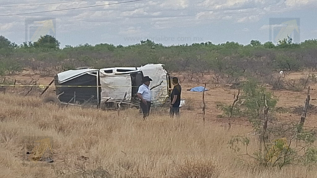 Fatal volcadura en la carretera Chihuahua-Juárez deja un hombre sin vida y un menor lesionado