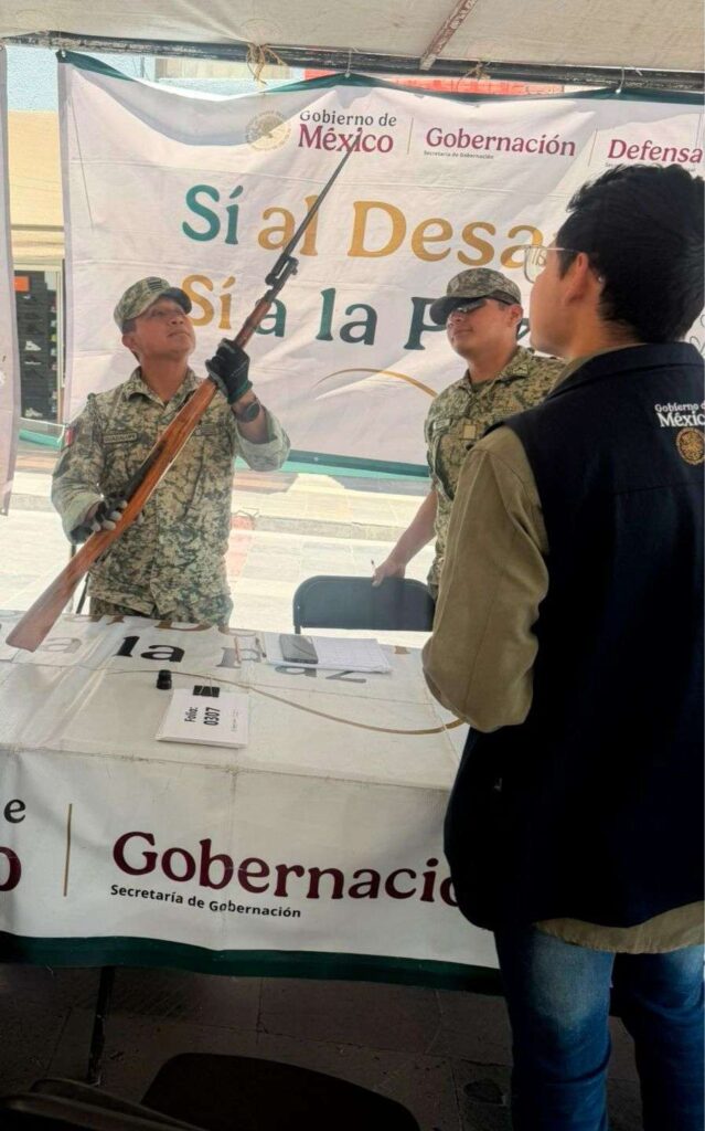 Apoyan municipales a ciudadano para trasladar arma al centro de canje