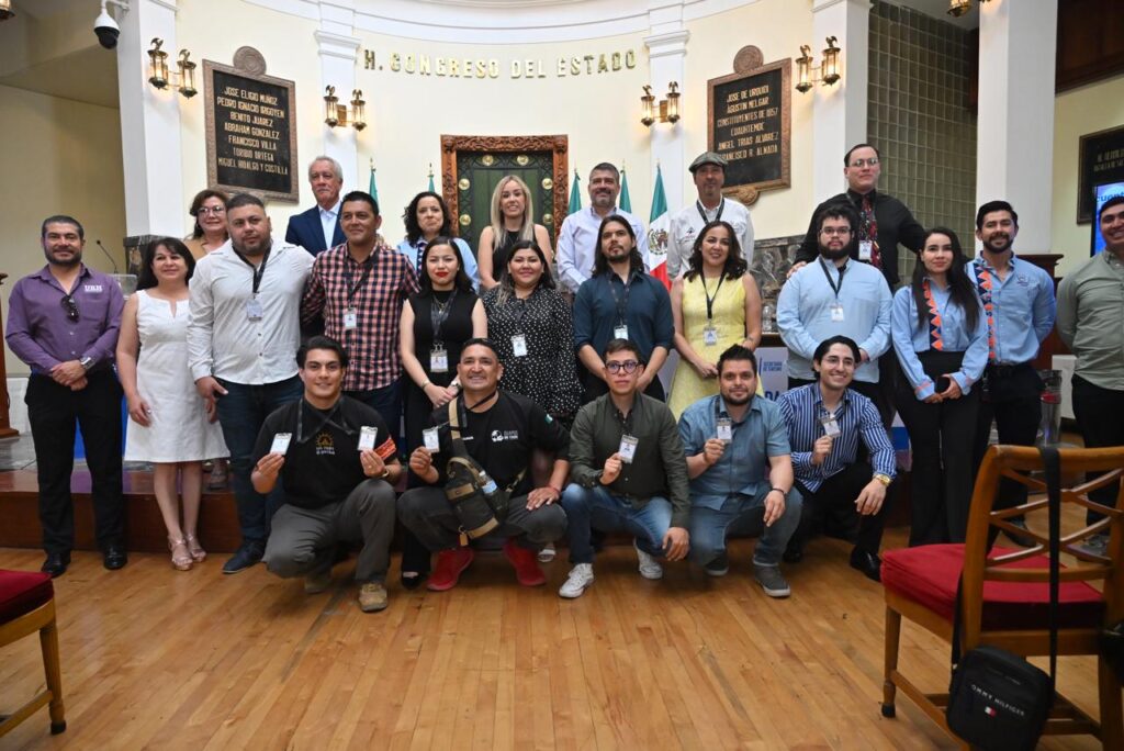 Entrega Secretaría de Turismo credenciales a 17 nuevos guías certificados en Chihuahua