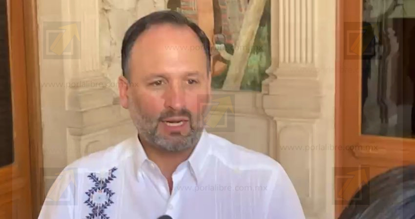De la Peña cuestiona ausencia de Corral en audiencia y señala contradicción en proceso legal