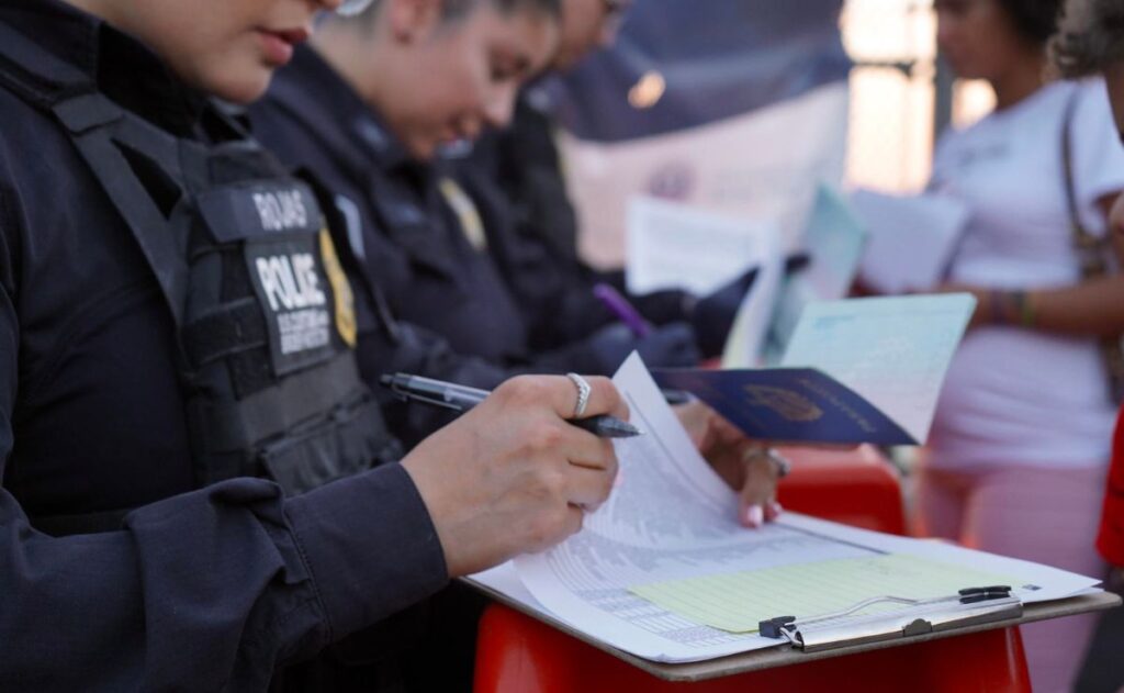 La nueva regla de Trump sobre las ‘green cards’ golpea a la migración legal