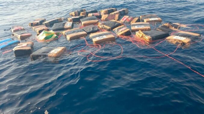Interceptan más de 2 toneladas de cocaína en aguas de Oaxaca