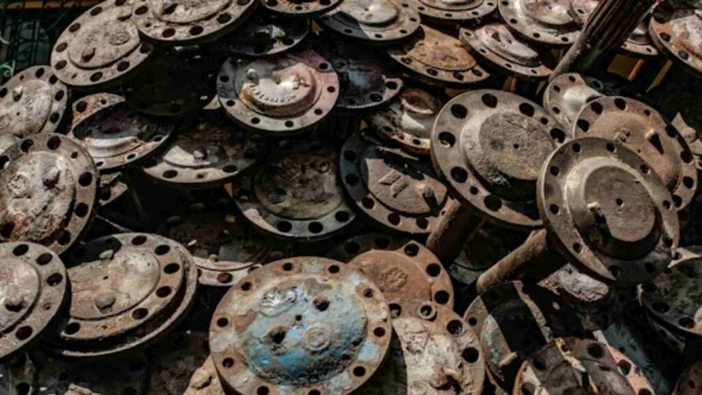Decomisan 50 toneladas de autopartes robadas en Ciudad de México
