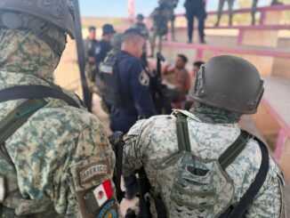 Rescatan  a tres personas en Coyame del Sotol