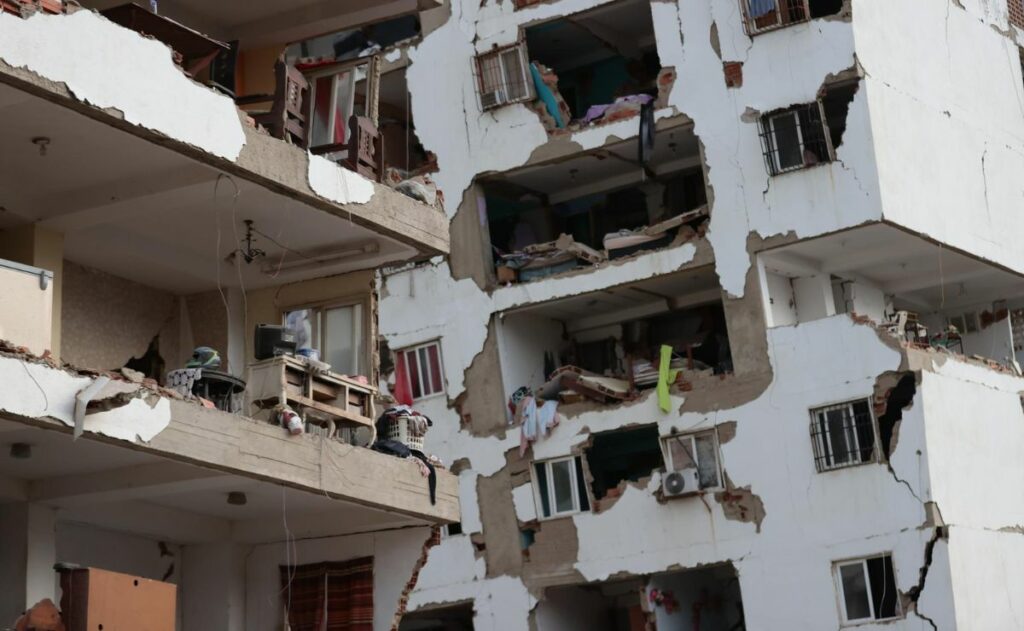 Se registran dos sismos, de 7.2 y 7.5, en Venezuela; hay más de 164 muertos y van 30 réplicas