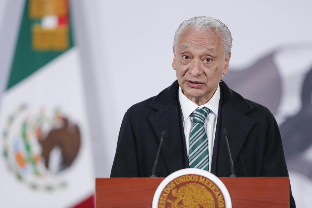 Acusan de violencia doméstica a Víctor Rodríguez, exdirector de Pemex