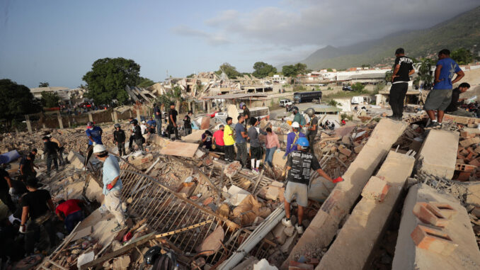 Se elevan a mil 430 muertos por el doble terremoto en Venezuela