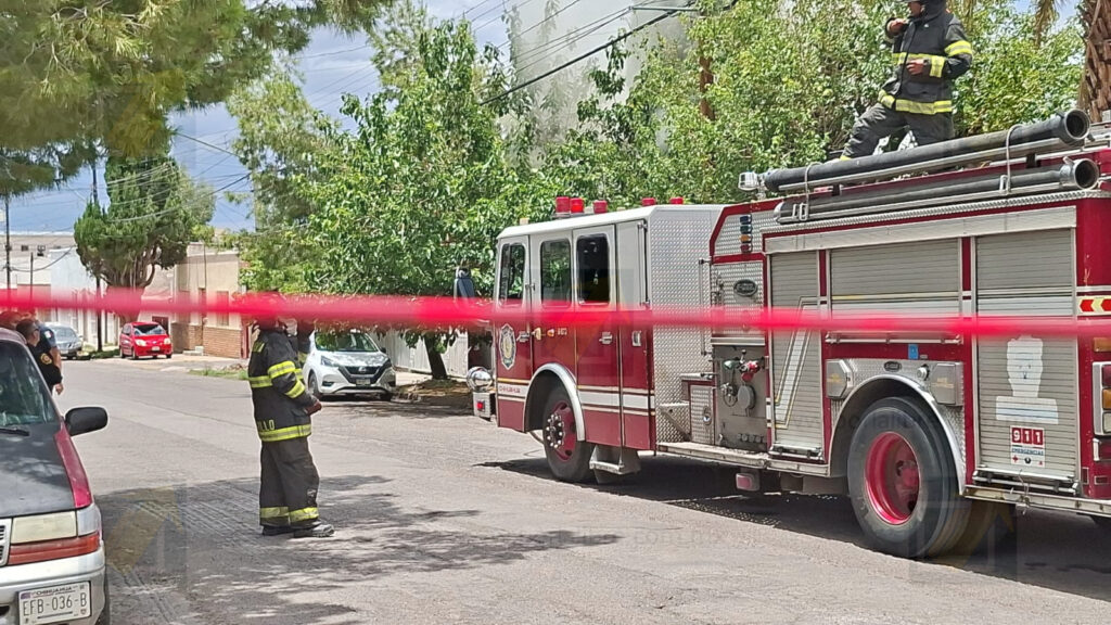 Incendio consume parte de vivienda en la colonia Obrera