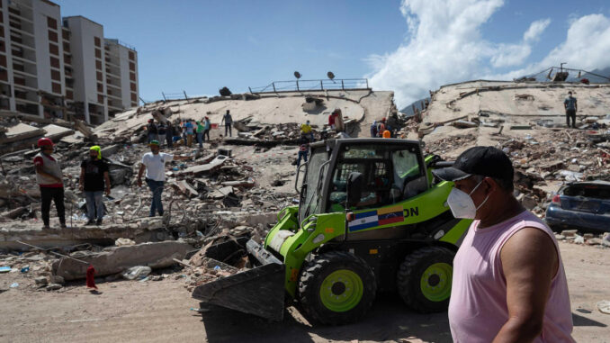 Muchos rescatistas, pocas máquinas: el obstáculo que frena las labores en Venezuela