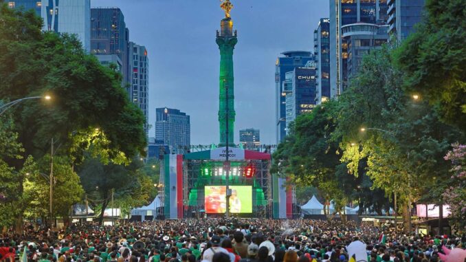 Gobierno CDMX colocará más pantallas para el México vs Ecuador; serán 39 entre el Zócalo y Paseo de la Reforma