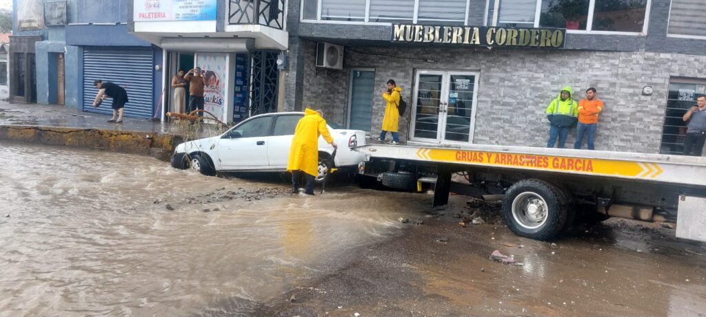 Registra Parral 22.8 milímetros de lluvia en el lapso de una hora