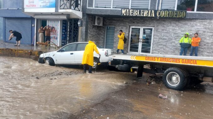 Registra Parral 22.8 milímetros de lluvia en el lapso de una hora