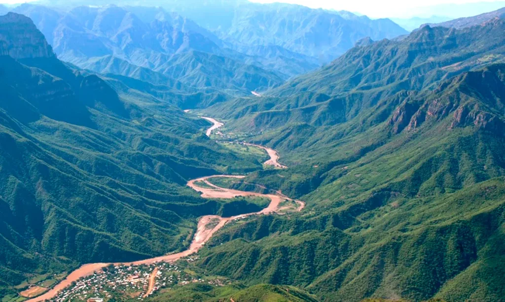 Tres trabajadores pierden la vida en un pozo de agua de Batopilas