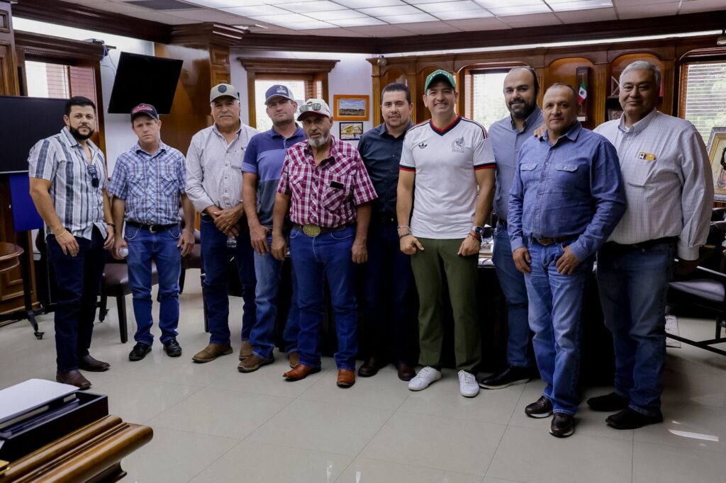 Dialoga alcalde Marco Bonilla con Fernando Suárez y líderes transportistas de Cuauhtémoc