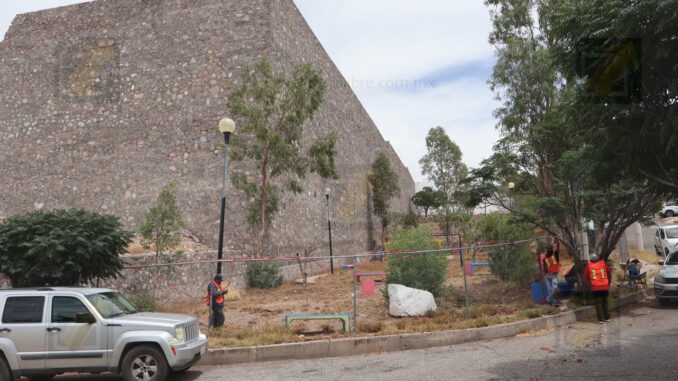 Verifica Municipio que empresa aplique medidas de seguridad en demolición controlada de muro de Herradura La Salle