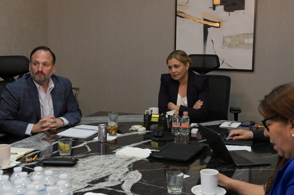 Maru Campos da seguimiento a desplazamiento en Cinco Llagas