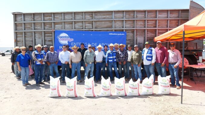Arturo Zubía entrega 60 toneladas de fertilizante subsidiado a productores de Camargo y la región