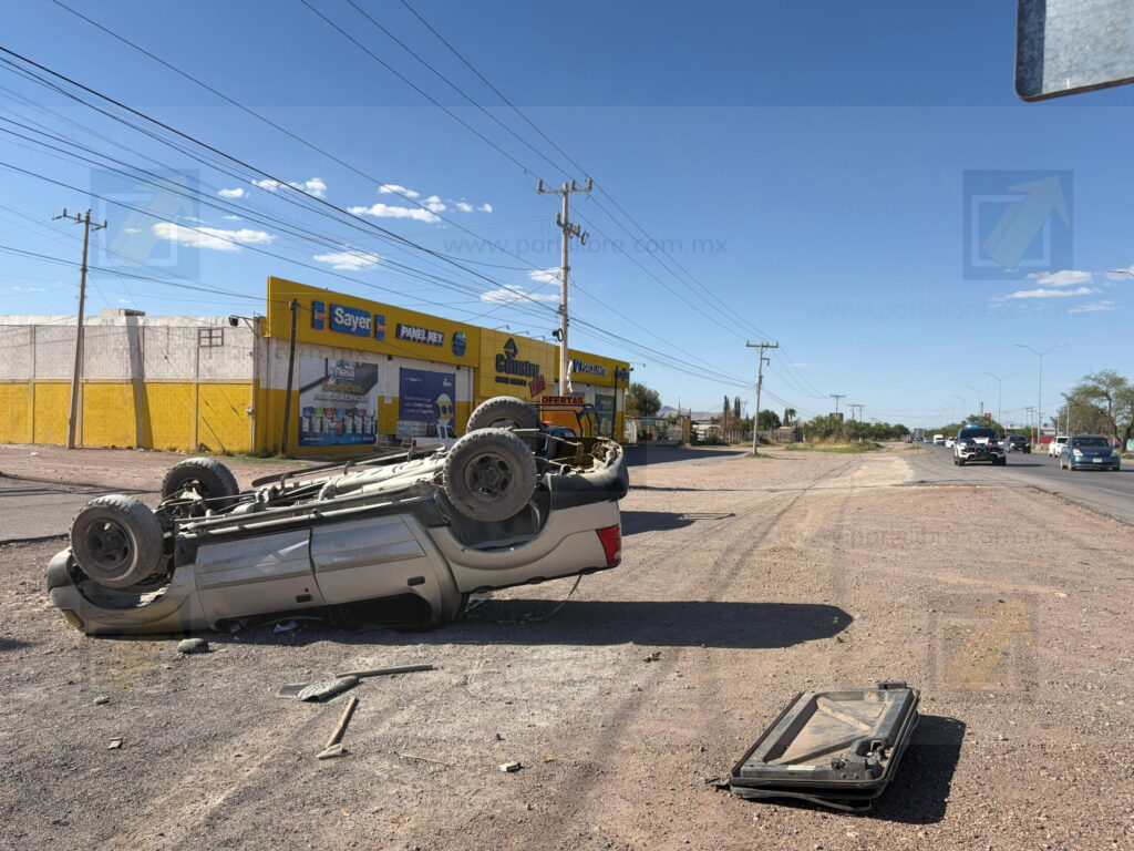 Vuelca a exceso de velocidad en carretera a Aldama