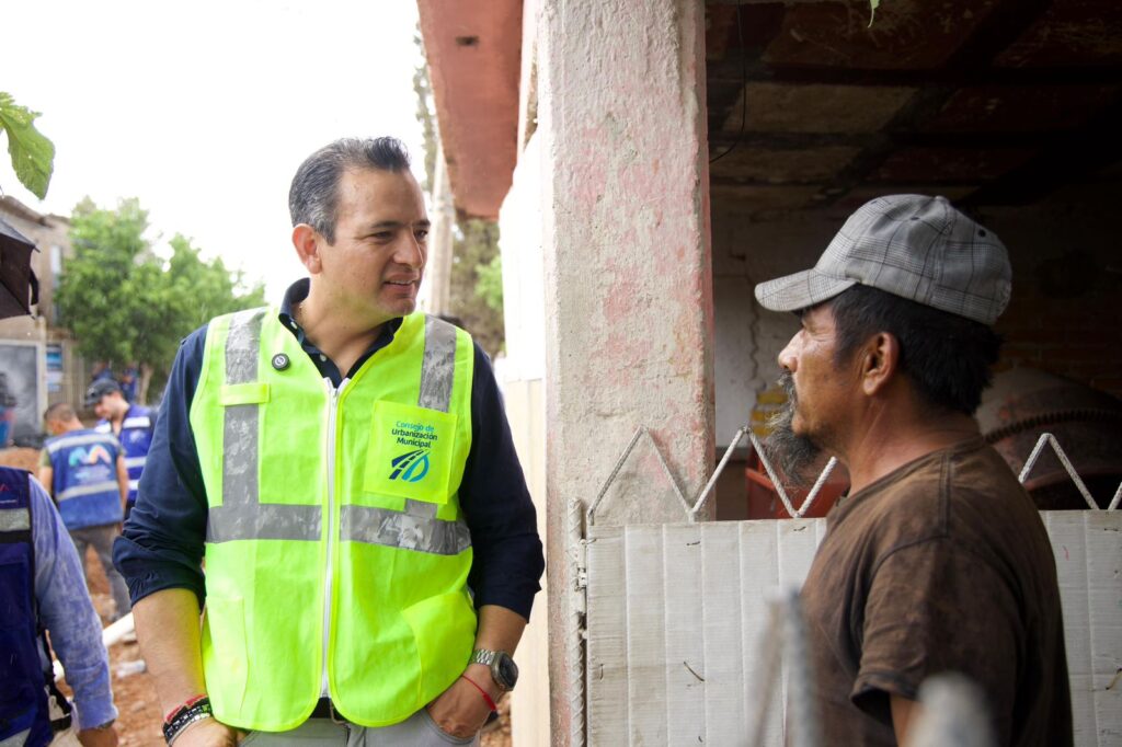 Avanza pavimentación de calle Río Grande; Marco Bonilla supervisa labores