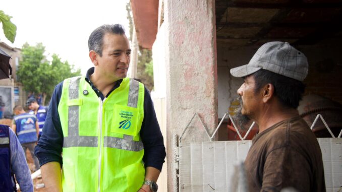 Avanza pavimentación de calle Río Grande; Marco Bonilla supervisa labores