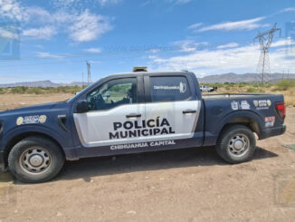 Rescatan con vida a joven tras intento de saltar de torre de alta tensión