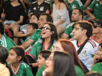 Disfrutan chihuahuenses del segundo partido de la Selección Mexicana en la Fiesta Mundialista en Plaza del Ángel