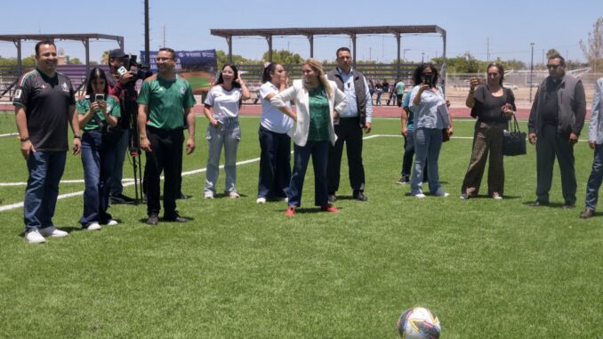 Maru Campos inaugura nueva pista de atletismo en Delicias