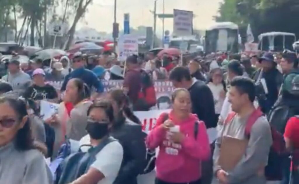 CNTE y madres buscadoras marchan hacia el Estadio CDMX