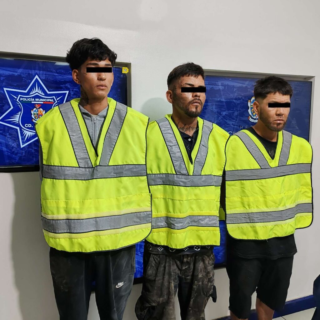 Sorprenden a tres robando en el interior de un maquila