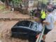 Lluvias provocan tragedia: Muere conductor en su vehículo arrastrado por la corriente