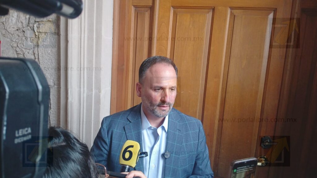 Santiago de la Peña atribuye al Gobierno Federal ingreso del gusano barrenador tras primer caso en Chihuahua
