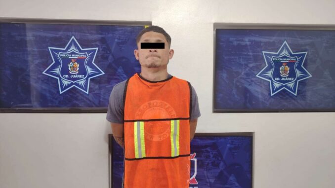 Tras persecución detienen a dos con arma de fuego