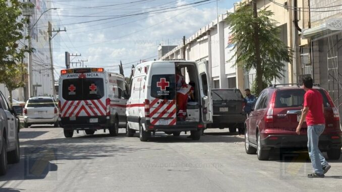 Joven sufre descarga eléctrica y cae de un andamio en la colonia Granjas