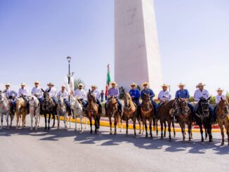 Recibe alcalde Marco Bonilla a jinetes que participan en la Cabalgata Villista 2026