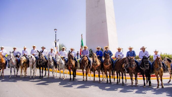 Recibe alcalde Marco Bonilla a jinetes que participan en la Cabalgata Villista 2026