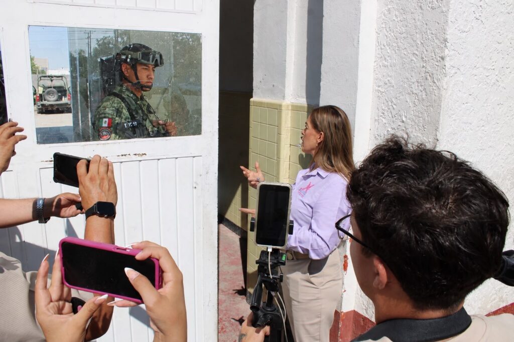 Qué esconde el Gobierno Municipal detrás de los portones?; le niegan el paso a Xóchitl y reporteros en estaciones de bomberos