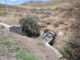 Conductora sale del camino y cae en arroyo seco de las Curvas del Perico