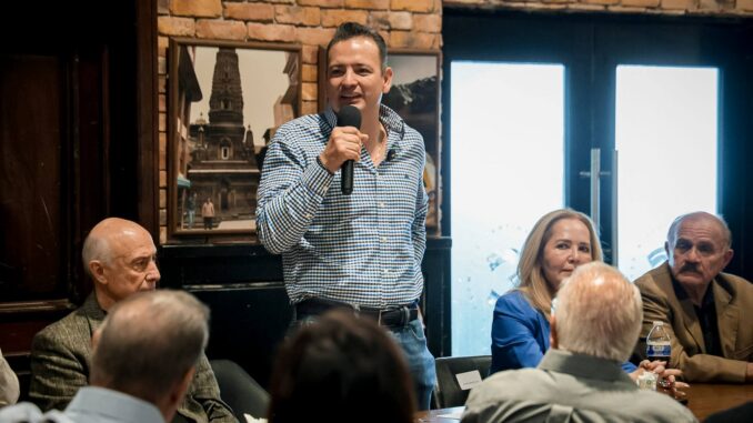 Escucha Marco Bonilla el sentir de Juárez en encuentro con la agrupación “Más por Juárez”