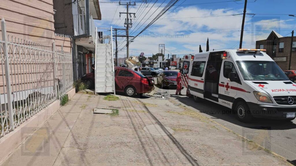 Choque múltiple en avenida Américas deja a una mujer lesionada