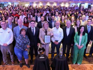 Sociedad civil reconoce a Maru Campos por NutriChihuahua