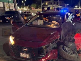 Choque frontal en Periférico de la Juventud deja una mujer lesionada