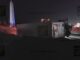 Tráiler doble remolque vuelca en carretera a Juárez