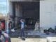 Mujer intentar apagar incendio en bodega de reciclaje de electrónicos;  se intoxica